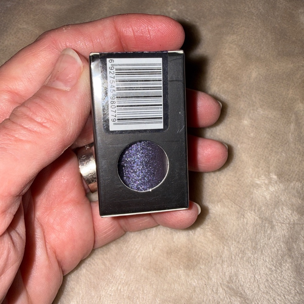Focallure Galaxy Purple high pigment eyeshadow